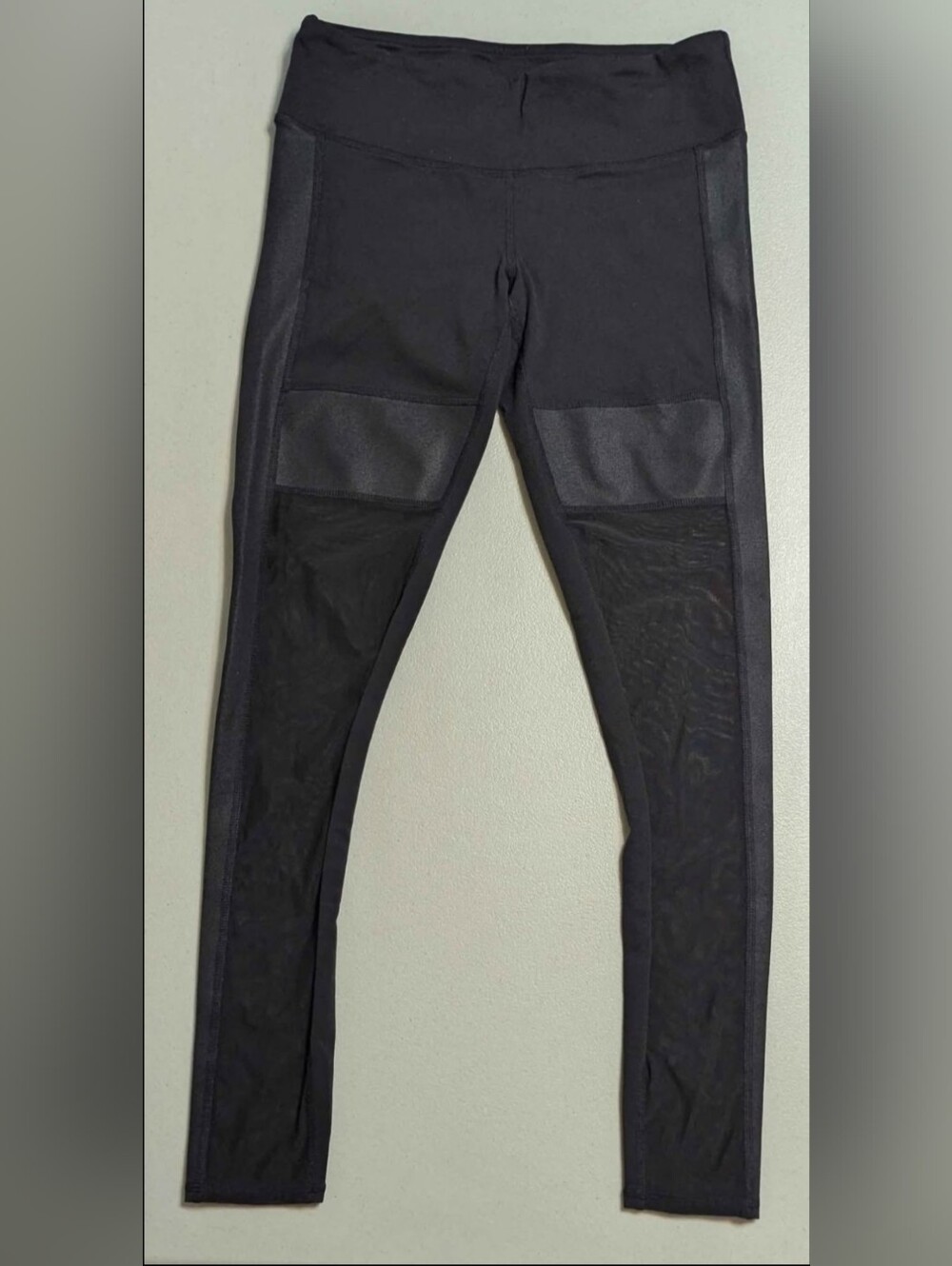 Alo medium black mesh yoga leggings